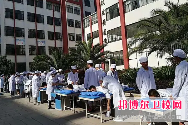 2023年如何报名曲靖护理学校