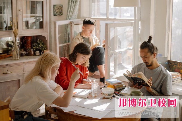 重庆公共卫生学校助产专业介绍